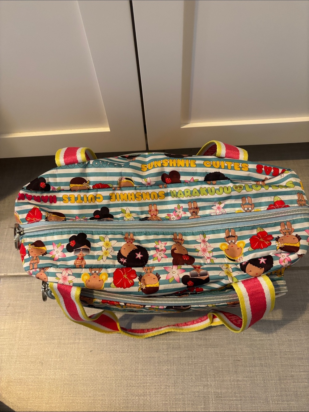 Harajuku Lovers Colourful Sunshine Cuties Hawaii Small Duffel with Crossbody Y2K - Picture 3 of 11